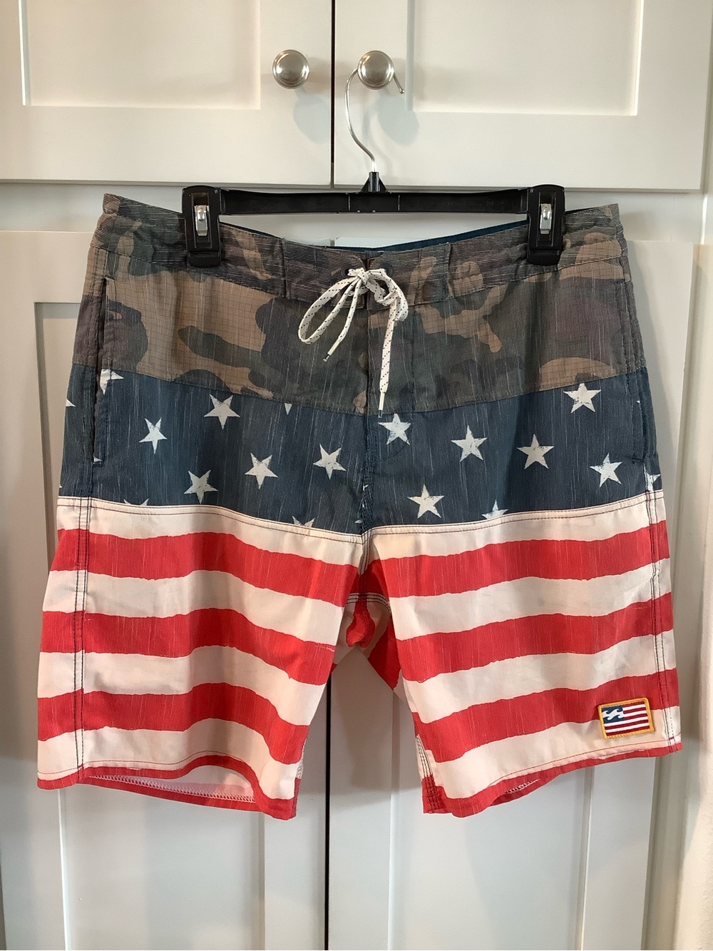 BILLABONG RARE, Patriotic Red, White &Blue Men's Flag Board-shorts, Size 32